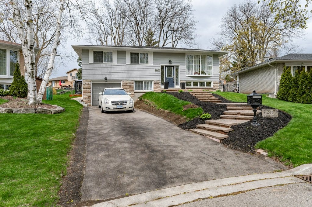 2447 Exeter Crescent Exterior
