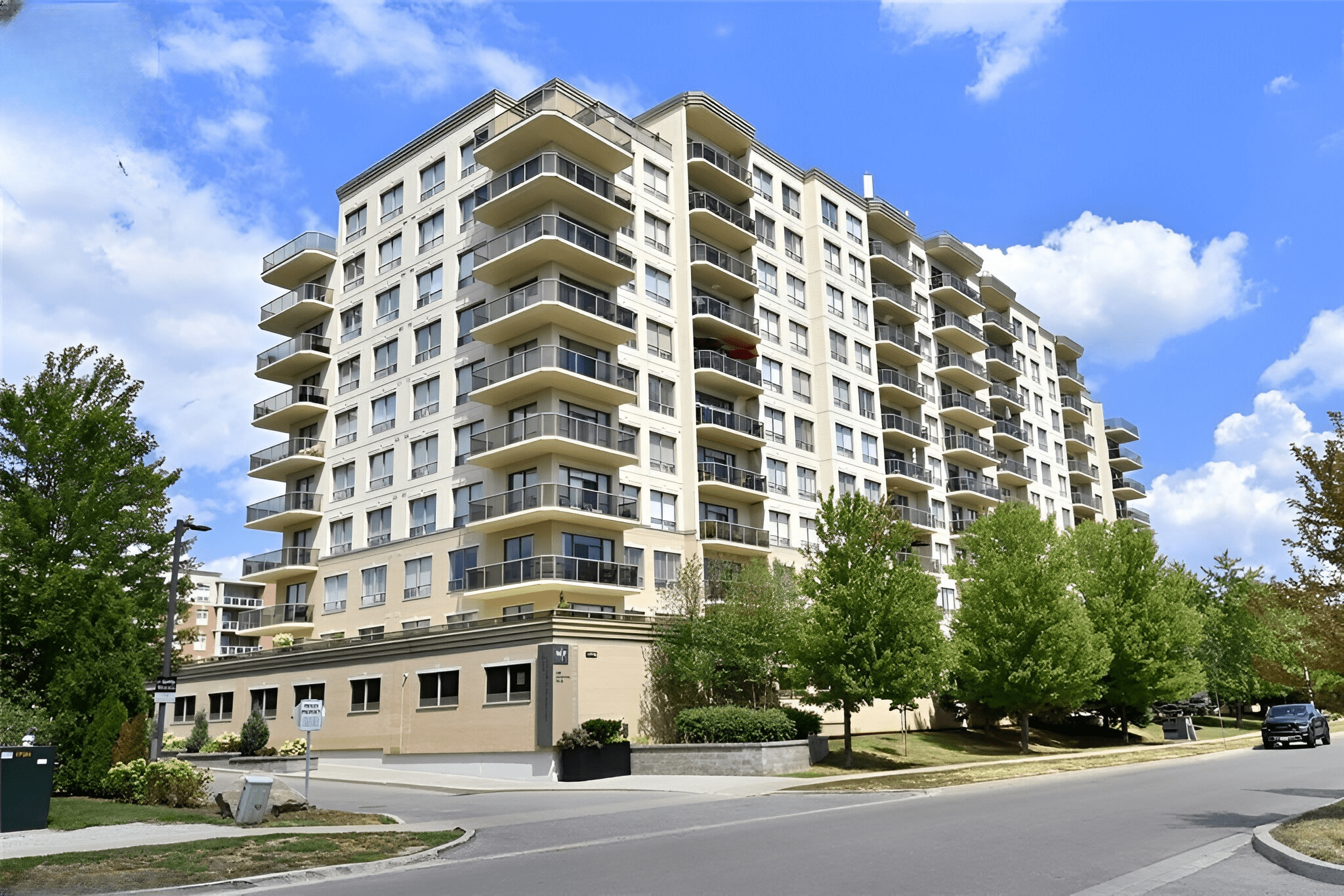 Condo in Corporate Burlington