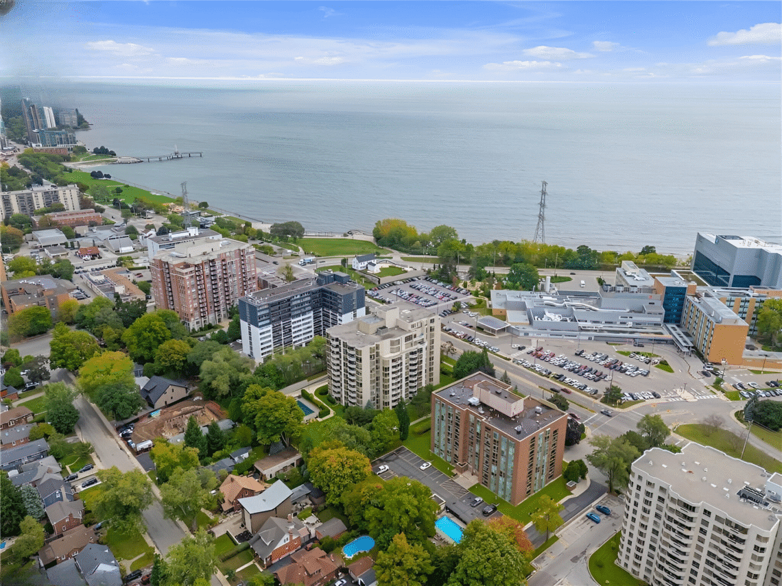 Maple Condo Overlooking Lake Ontario